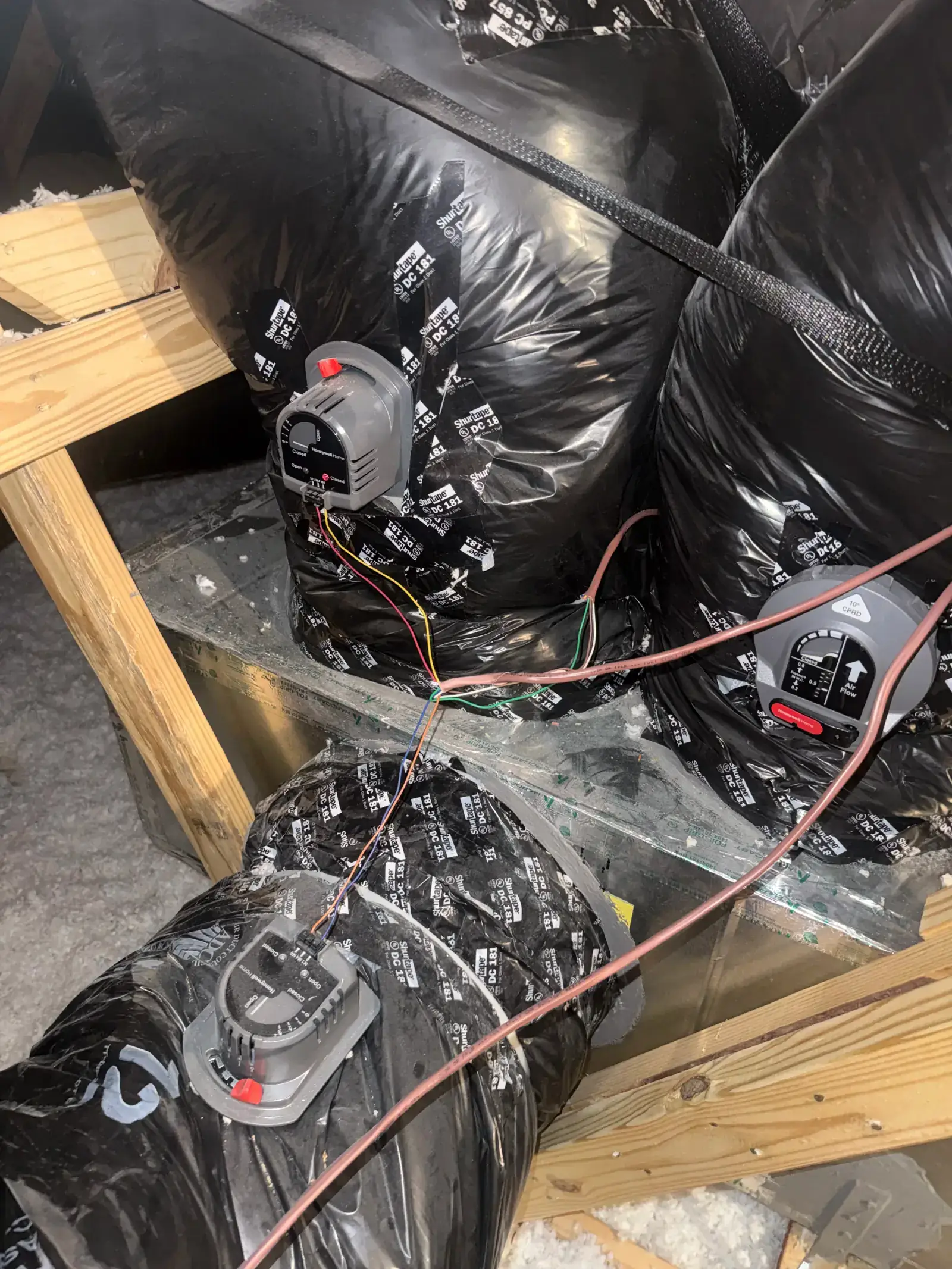 Aznag HVAC service team at work